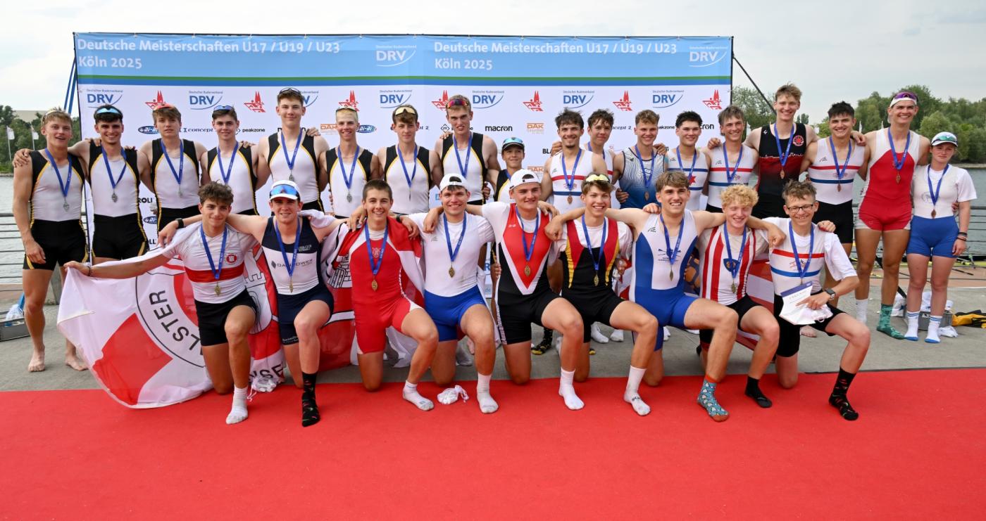 Podest im JM8+ A, Bronze für Jakob (hinten, 4. v.r.)